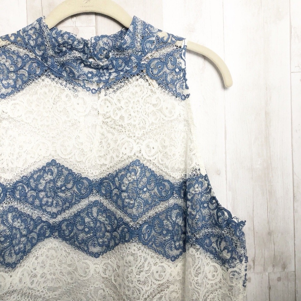 ❌SOLD❌ [Laundry] Shelli Segal Lace Mock Neck Top - Picture 5 of 8